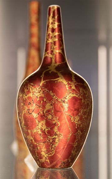 Vase, Form Hans Wohlrab 1955, Modellnummer 2697, Dekor Lamina Rot, 1971, Rosenthal AG, ©Porzellanikon, Foto: Andreas Gießler