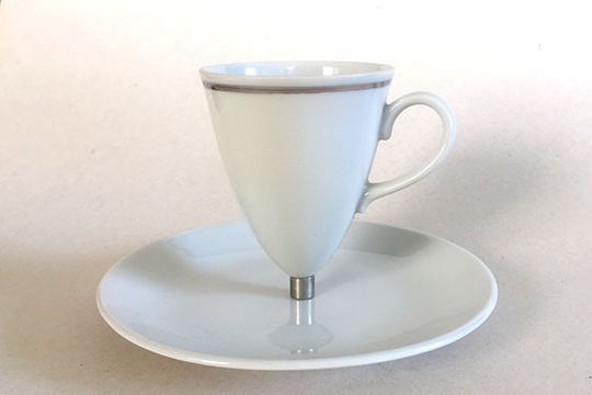 Tasse und Untertasse Neugier; © Jiří Kožíšek