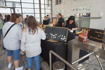 Kunsthandwerkermarkt Handgemacht mit Food Truck Festival 2018