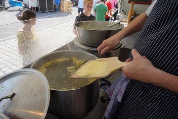 Kunsthandwerkermarkt Handgemacht mit Food Truck Festival 2018