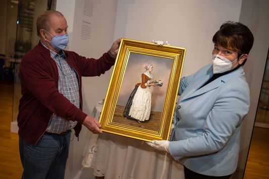 Moritz Hegy und Petra Werner bei der Bildübergabe, Foto: Andreas Gießler, © Porzellanikon